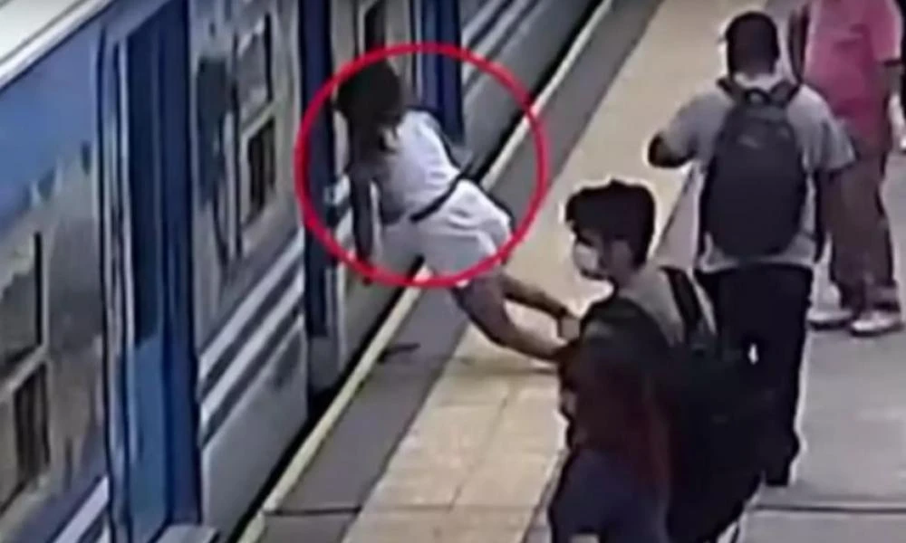Αργεντινή: Γυναίκα λιποθυμά, πέφτει πάνω σε διερχόμενο τρένο και σώζεται από θαύμα
